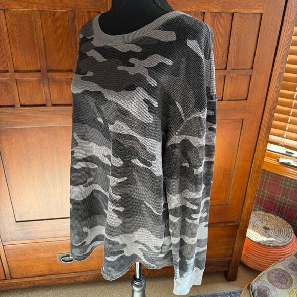 Black and Gray Long Sleeve Camo Waffle Weave Thermal Top Size XXL - Picture 2 of 8